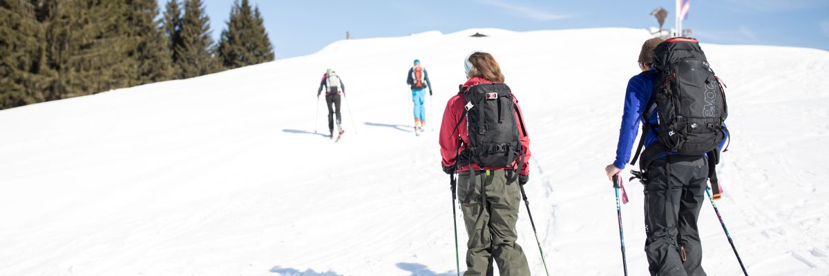 Mit Freunden eine Skitour in den Kitzbüheler Alpen unternehmen.
