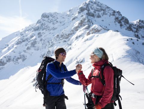 A téli nyaralás alatti síelés a Kitzbüheli-Alpokban kétszer olyan szórakoztató együtt!