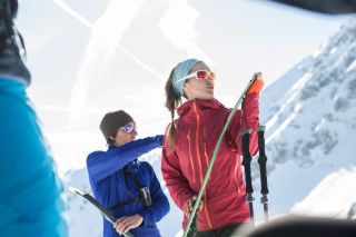 Abziehen der Felle bei einer Skitour