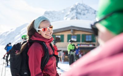 Einkehr auf der Hütte beim Schneeschuhwandern in Tirol