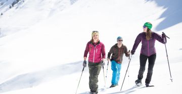 Schneeschuhwandern in Tirol in der Gruppe