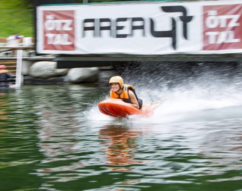 Ga op pad op de Water Ramp in AREA 47. Met de hydrospeed raas je vanaf 17 meter hoogte over de glijbaan! Niet voor watjes! ;)