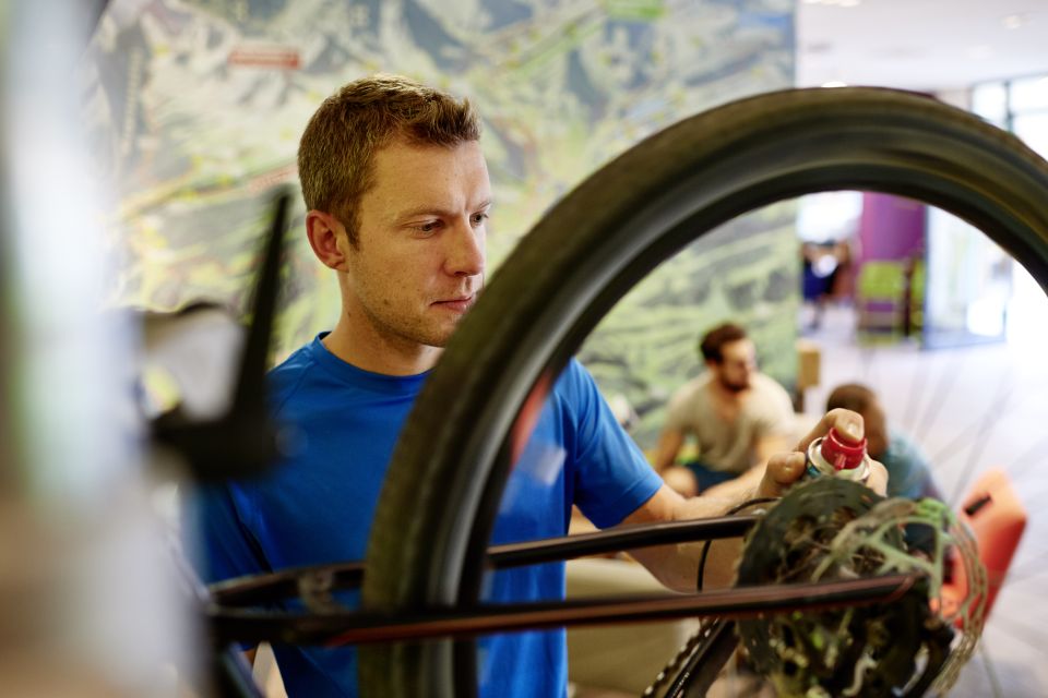 An der Werkbank findest Du alles was Du brauchst um Dein Bike fit für die nächste Tour zu machen.