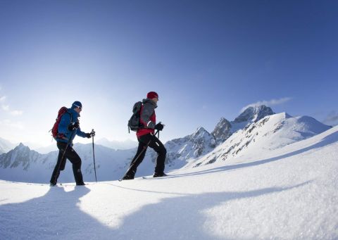 Sunny snowshoe hike in the Ötztal Glittering snow, fresh mountain air, and bright sunshine. What more could you want on a snowshoe hike? There's nothing better for enjoying the tranquility of nature and the solitude of the mountains.