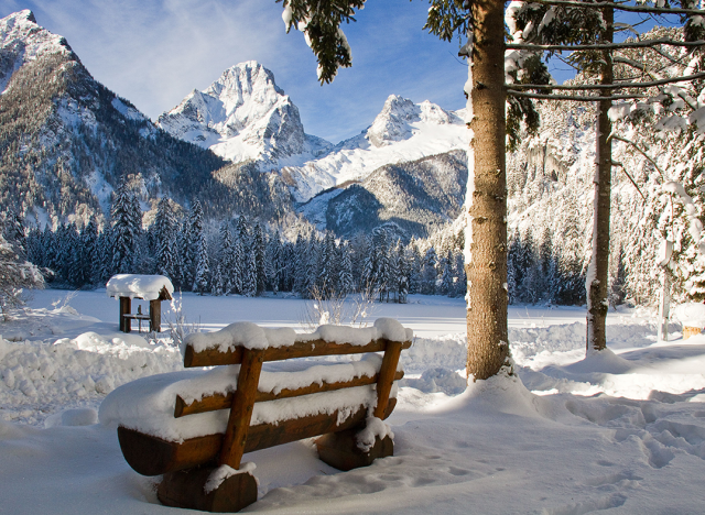 Eine gemütliche Runde um den Schiederweiher in Hinterstoder in traumhafter Winterlandschaft, umgeben von Winterzauber.