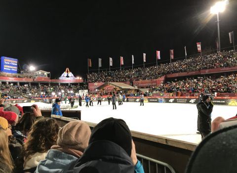 L'Audi Arena affichait complet pour l'événement d'ouverture du saut à ski à Oberstdorf.