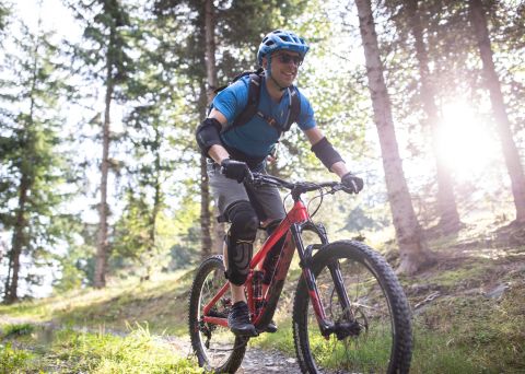 Przejedź się rowerem przez łąki i góry podczas rowerowych wakacji w St. Johann w Tyrolu w Austrii. Rozpocznij swoją kolejną wycieczkę rowerową w hotelu Explorer w Kitzbühel.