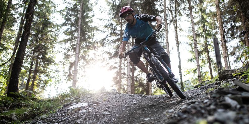 Abwechslungsreiche Trails für Biker rund um das Explorer Hotel Spaßige Stunden beim Mountainbiken in Österreich. Dein Sommer-Urlaub im Explorer Hotel Kitzbühel in St. Johann in Tirol kann beginnen.