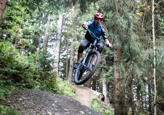 Profitez de vos vacances d'été en Autriche pour faire du VTT. Les Alpes tyroliennes offrent de magnifiques itinéraires à explorer au départ de l'Explorer Hotel à St. Johann.
