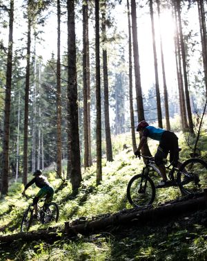 Traumhafte Bedingungen zum Mountainbiken in den Kitzbüheler Alpen im Urlaub  im Explorer Hotel Kitzbühel in St. Johann in Tirol in Österreich.