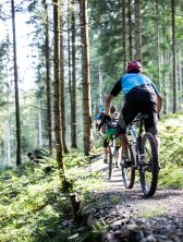 Meter für Meter geht den Berg hinauf im Bike-Urlaub in Österreich