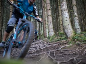 Sportlicher Österreich Urlaub im Explorer Hotel in St. Johann in Tirol. Beginne dein Bike-Abenteuer auf den MTB-Trails der Region.