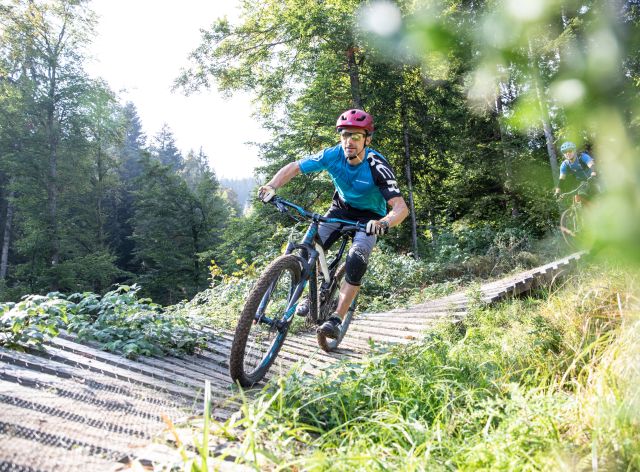 Odkryj wspaniałe szlaki podczas aktywnego wypoczynku w austriackich górach. Rozpocznij swoją rowerową przygodę podczas wakacji w Explorer Hotel Kitzbühel w St. Johann in Tirol.