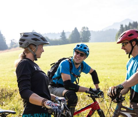 A hegyikerékpárosok jól érzik magukat egy nyári vakáción a Kitzbüheli-Alpokban. Fedezze fel a változatos hegyikerékpár-ösvényeket az Explorer Hotel Kitzbühel környékén, St. Johannban.