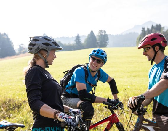 Mountain bikers have fun on a summer holiday in the Kitzbühel Alps. Experience the diverse MTB trails around the Explorer Hotel Kitzbühel in St. Johann.