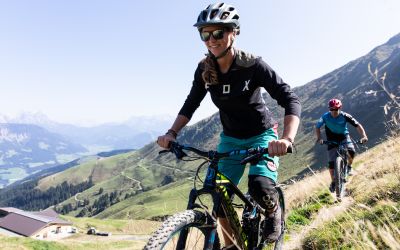 Beim Mountainbiken in den Kitzbüheler Alpen ist Spaß & Abwechslung garantiert! Radeln am Wilden Kaiser in Tirol in Österreich. Erlebe einen unvergesslichen Sommer-Urlaub im Explorer Hotel Kitzbühel in St. Johann.