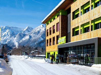De l'hôtel aux pistes - l'Explorer Hotel Hinterstoder, en Haute-Autriche, est situé tout près du domaine skiable de Hinterstoder-Höss et est idéal pour vos vacances au ski.