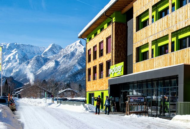 A szállodától a lejtőkig - a felső-ausztriai Explorer Hotel Hinterstoder a Hinterstoder-Höss síterület közvetlen közelében található, és tökéletes helyszín a síelési nyaraláshoz.