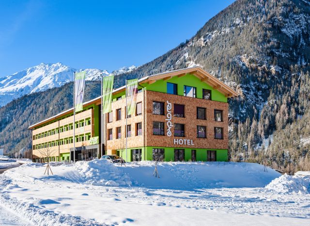 Az Explorer Hotel az Ötz-völgyben Az új Explorer Hotel 100 szobával, sportfürdővel és kerékpár-/sípályával várja vendégeit Umhausenben, az Ötztal-völgy szívében.