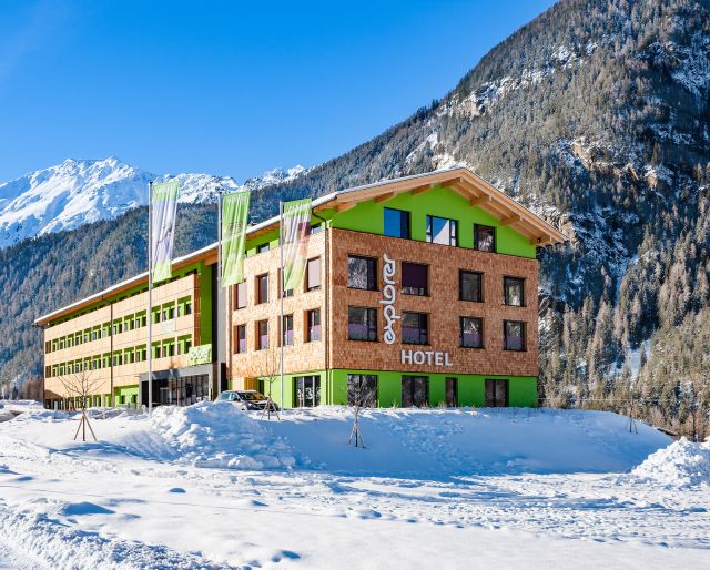 Nový hotel Explorer se 100 pokoji, sportovními lázněmi a cyklistickým/lyžařským areálem se nachází v Umhausenu, v srdci údolí Ötztal.