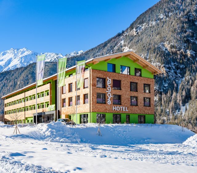 Az új Explorer Hotel 100 szobával, sportfürdővel és kerékpár-/sípályával várja vendégeit Umhausenben, az Ötztal-völgy szívében.