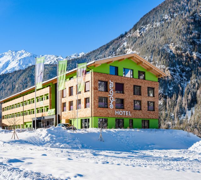 Le nouvel hôtel Explorer, qui compte 100 chambres, un spa sportif et un domaine skiable/vélo, est situé à Umhausen, au cœur de la vallée de l'Ötztal.