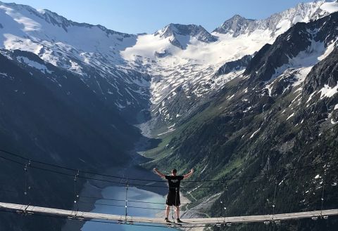 Dolina Zillertal oferuje mnóstwo możliwości. Schronisko Olperer to doskonały cel na pieszą wędrówkę. Do schroniska można dotrzeć tylko pieszo. Widok na zaporę Schlegeis jest warty zachodu.