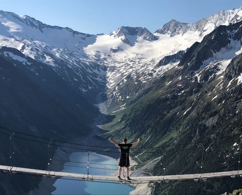 Dolina Zillertal oferuje mnóstwo możliwości. Schronisko Olperer to doskonały cel na pieszą wędrówkę. Do schroniska można dotrzeć tylko pieszo. Widok na zaporę Schlegeis jest warty zachodu.