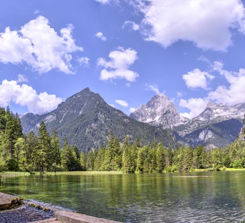 Schiederweiher je od Explorer Hotelu Hinterstoder vzdálený pouhých 40 minut chůze a na první pohled vám ukáže, jak krásný je region Pyhrn-Priel.
