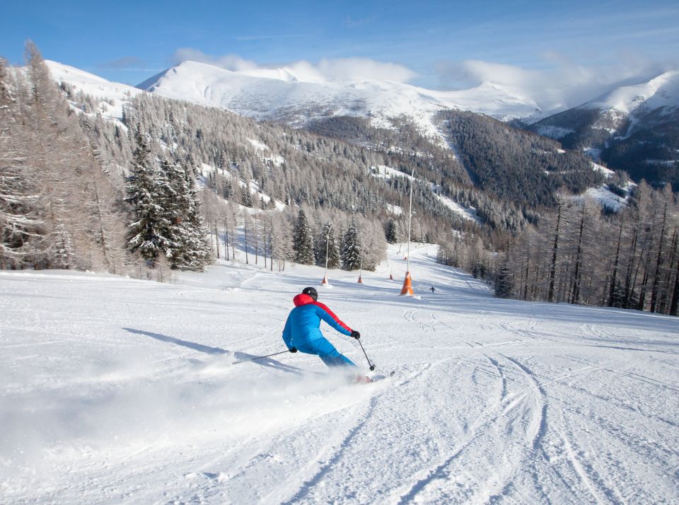 Op ski's door het winterlandschap