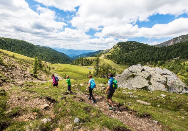 Odkryj region na szlakach turystycznych