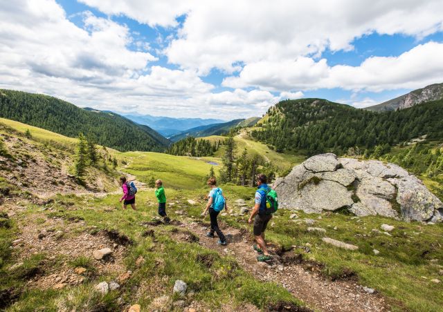 Discover the region on hiking trails