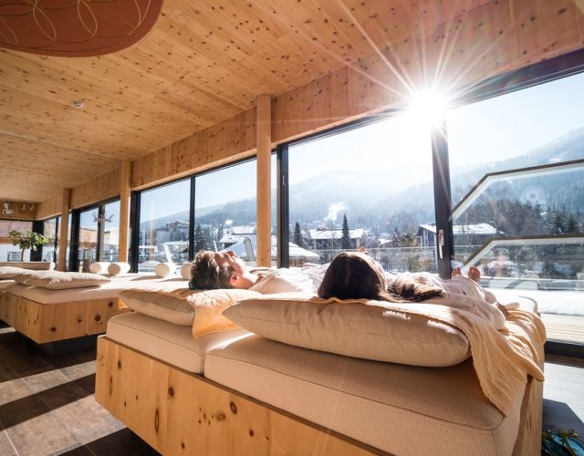 Pihenjen a St. Kathrein termálfürdőben A St. Kathrein termálfürdő közvetlenül az Explorer Hotel Bad Kleinkirchheim szállodával szemben található, Karintiában.