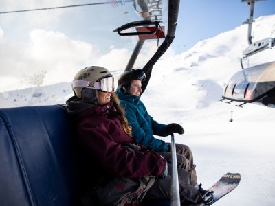 Moderne Skilifte und tolle Skipisten für Dich in Deinem Familienurlaub in den Bergen. Entdecke die besten Skigebiete in Deutschland und Österreich!
