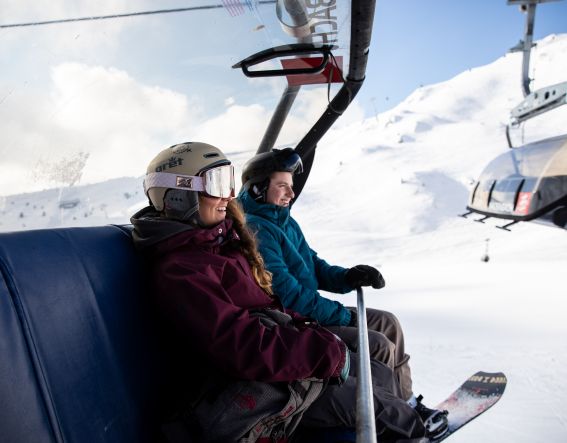 Modern ski lifts and fantastic slopes await you on your family vacation in the mountains. Discover the best ski resorts in Germany and Austria!