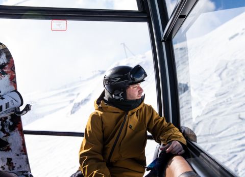 A tiroli Explorer Hotel Zillertalból gyorsan elérheti az osztrák Alpok legjobb sípályáit. Szerezze be síbérletét, és induljon el Ausztria legjobb lejtőire!