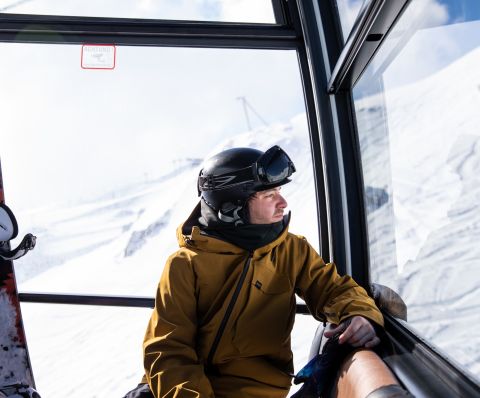 From the Explorer Hotel Zillertal in Tyrol, you can quickly reach the top ski slopes in the Austrian Alps. Grab your ski pass and head off to the best slopes in Austria!