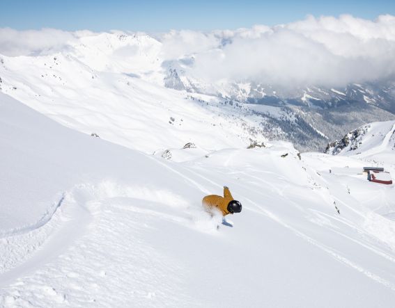 Hit the ski slopes in the Alps Attention winter sports fans: At the Explorer Hotel in Allgäu, Tyrol, Carinthia, or Upper Austria, you'll experience endless fun on the slopes during your winter holidays.