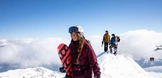 Auf ins nächste Ski-Abenteuer im Urlaub in den Alpen!