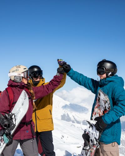 Zusammen neue Gipfel erklimmen - das geht am besten im Skiurlaub im Explorer Hotel!