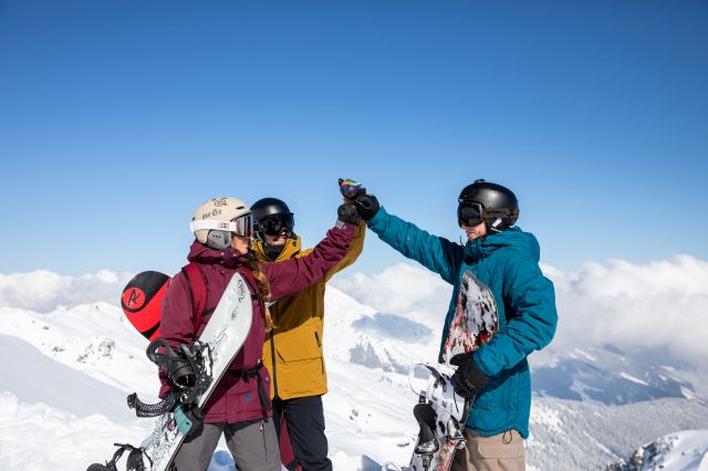 Zusammen neue Gipfel erklimmen - das geht am besten im Skiurlaub im Explorer Hotel!