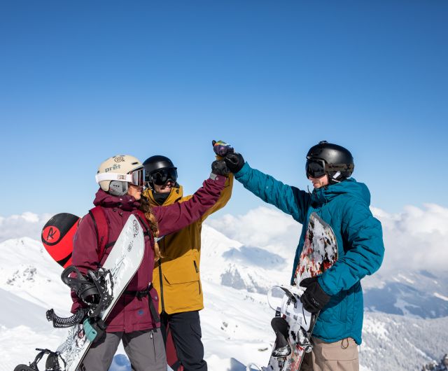 Godetevi una giornata di relax sulle piste da sci delle migliori regioni alpine, come l'Algovia o il Tirolo. Che ne dite di soggiornare all'Explorer Hotel Zillertal a Kaltenbach? Qui vi troverete proprio nel comprensorio sciistico dell'Hochzillertal.