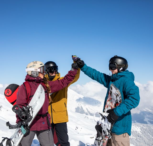 Zusammen neue Gipfel erklimmen - das geht am besten im Skiurlaub im Explorer Hotel!