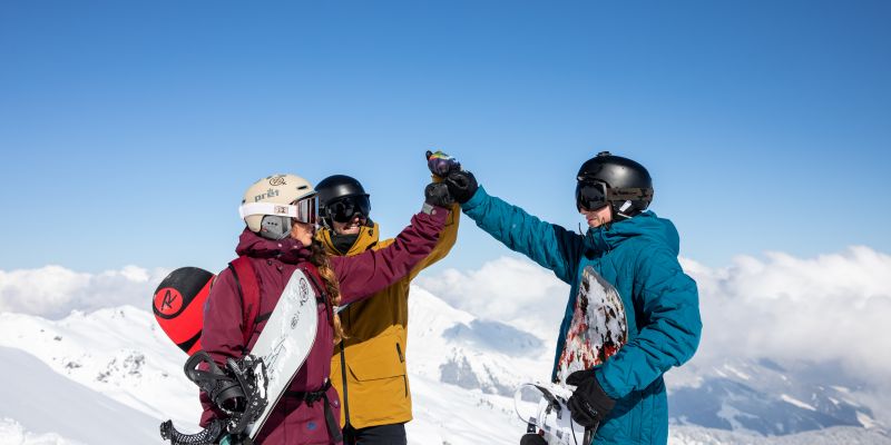 Élvezzen egy kellemes napot a hegyek lejtőin az olyan csúcsalpesi régiókban, mint az Allgäu vagy Tirol. Mit szólna egy szálláshoz a Kaltenbachban található Explorer Hotel Zillertalban? Itt közvetlenül a Hochzillertal síterületen találja magát.