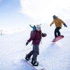 Mit dem Snowboard die Skigebiete in Tirol unsicher machen