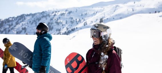 Bist Du bereit für Dein Abenteuer auf der Skipiste? Skifahren und Snowboarden in den Alpen, rund um die Explorer Hotels in Deutschland und Österreich gibt es die besten Skigebiete für Dich und Deine Freunde zu entdecken!