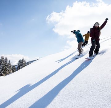 Mit dem Snowboard durch unberührte Schneemassen im Zillertal