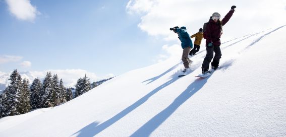 Mit dem Snowboard durch unberührte Schneemassen im Zillertal