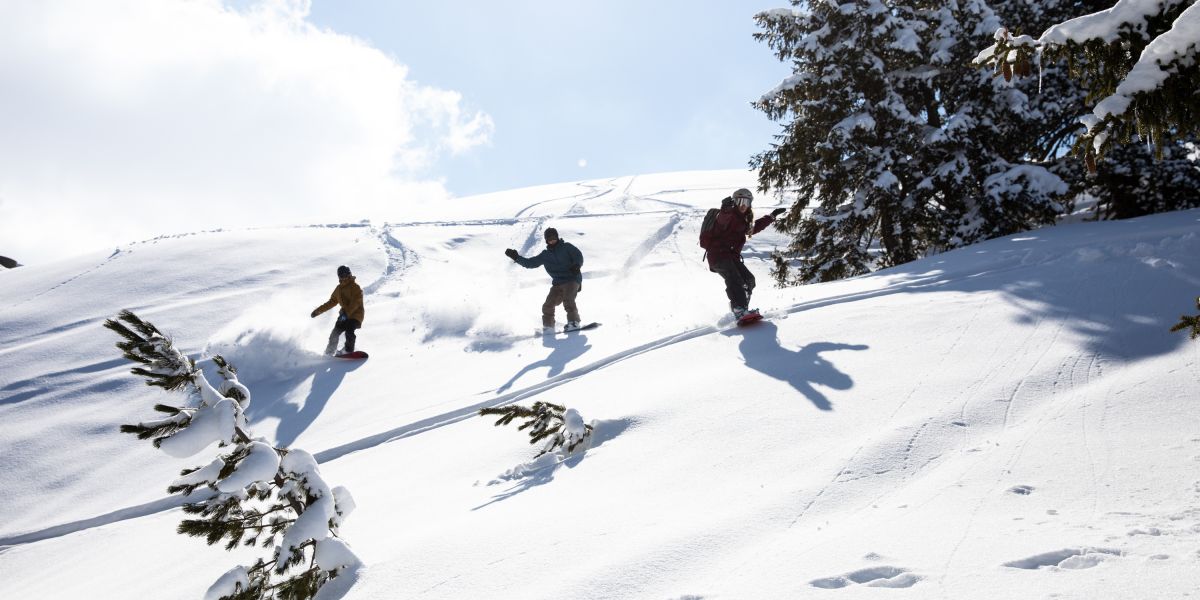 Unvergessliche Skiferien in den Alpen erleben. Im Explorer Hotel Zillertal in Kaltenbach hast Du die ideale Unterkunft in den Winterferien gefunden. Schnapp Dir Deinen Skipass und check schon mal den Pistenplan ab!