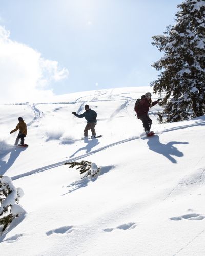 Unvergessliche Skiferien in den Alpen erleben. Im Explorer Hotel Zillertal in Kaltenbach hast Du die ideale Unterkunft in den Winterferien gefunden. Schnapp Dir Deinen Skipass und check schon mal den Pistenplan ab!